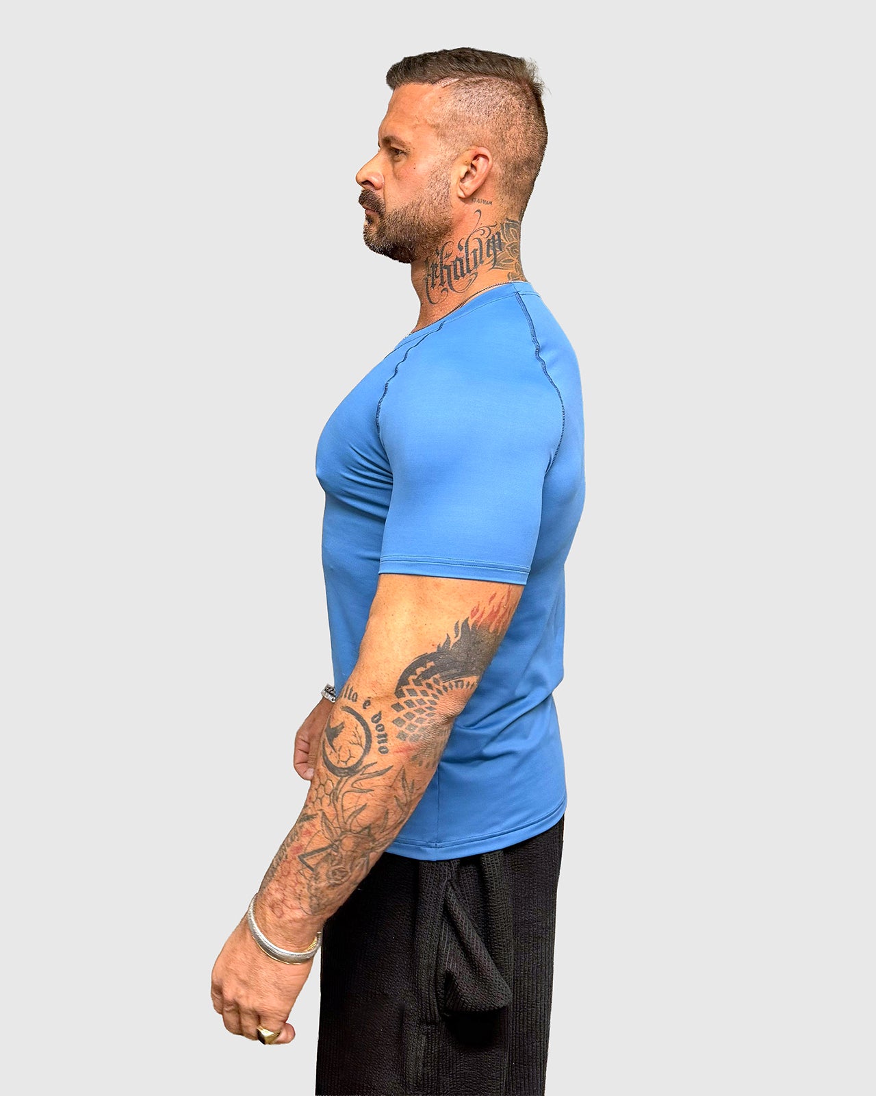 maglia attillata azzurra
